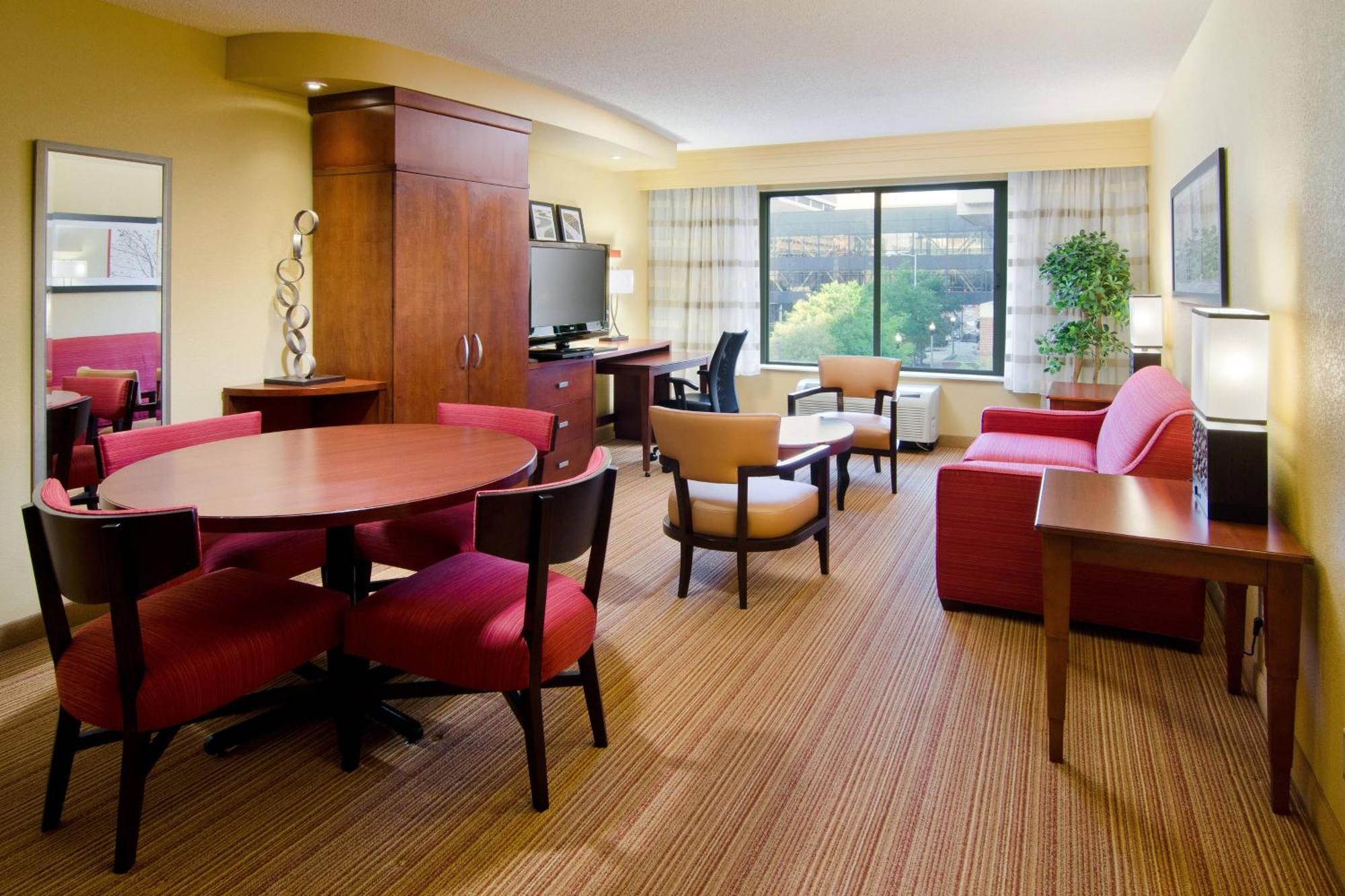 ホテル Courtyard By Marriott Birmingham Downtown At Uab エクステリア 写真