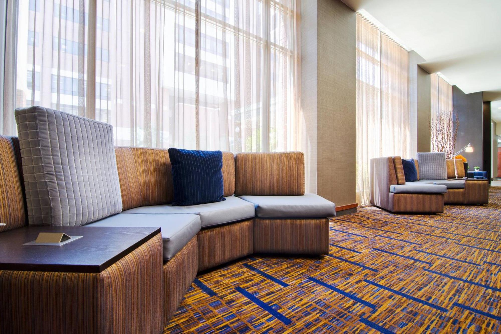ホテル Courtyard By Marriott Birmingham Downtown At Uab エクステリア 写真