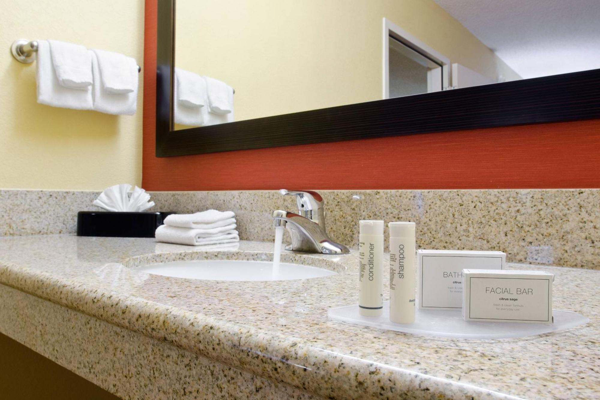 ホテル Courtyard By Marriott Birmingham Downtown At Uab エクステリア 写真